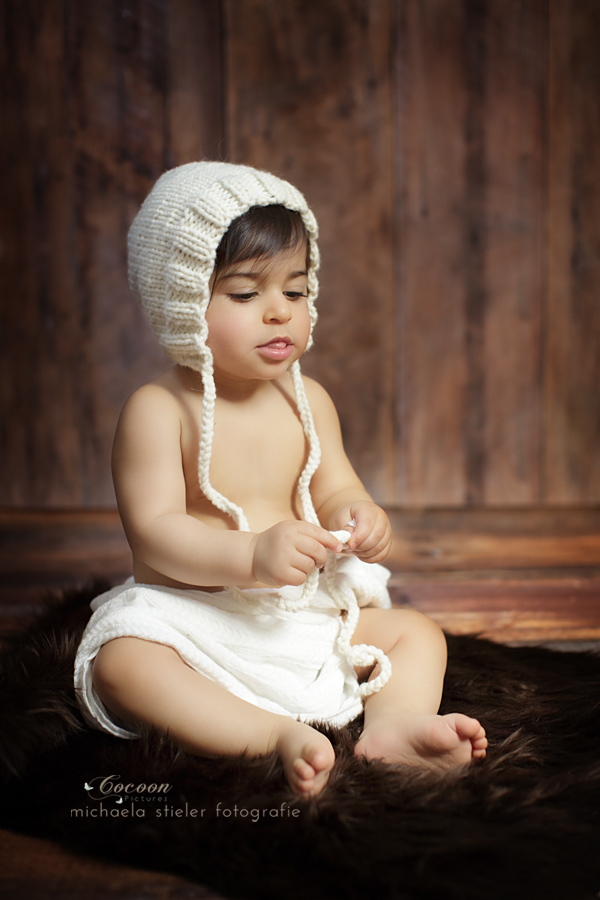 Michaela Stieler Kinder cocoon pictures Kinderfotografie Fotograf Neugeborene Babyfotografie Bremen Oldenburg Hamburg Verden Hannover Baby Neugeborenenfotografie Kinderfotos Fotografie Babyfotos