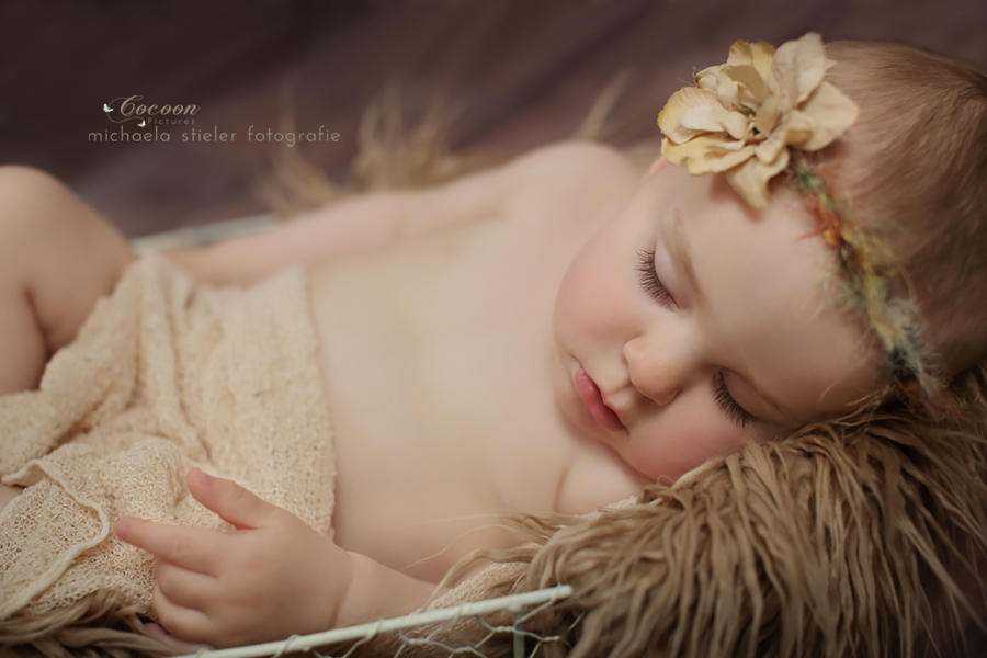 Michaela Stieler Kinder cocoon pictures Kinderfotografie Fotograf Neugeborene Babyfotografie Bremen Oldenburg Hamburg Verden Hannover Baby Neugeborenenfotografie Kinderfotos Fotografie Babyfotos