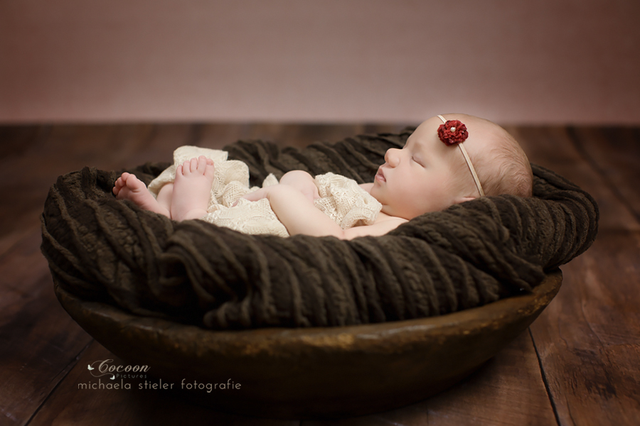 Michaela Stieler Kinder cocoon pictures Kinderfotografie Fotograf Neugeborene Babyfotografie Bremen Oldenburg Hamburg Verden Hannover Baby Neugeborenenfotografie Kinderfotos Fotografie Babyfotos