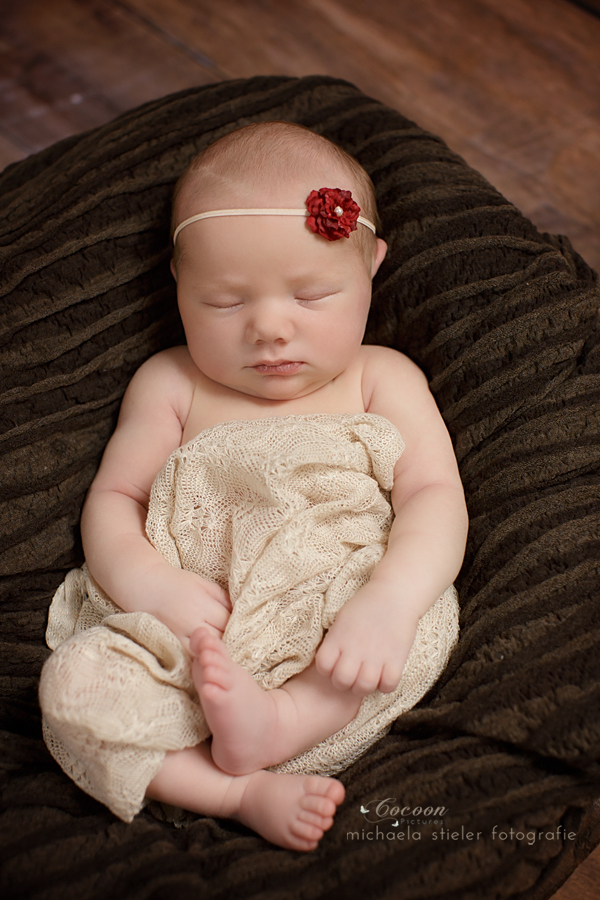 Michaela Stieler Kinder cocoon pictures Kinderfotografie Fotograf Neugeborene Babyfotografie Bremen Oldenburg Hamburg Verden Hannover Baby Neugeborenenfotografie Kinderfotos Fotografie Babyfotos