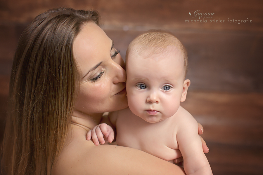 Michaela Stieler Kinder cocoon pictures Kinderfotografie Fotograf Neugeborene Babyfotografie Bremen Oldenburg Hamburg Verden Hannover Baby Neugeborenenfotografie Kinderfotos Fotografie Babyfotos