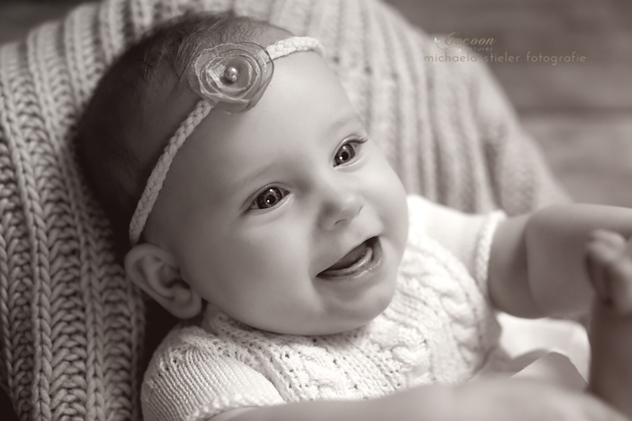 Michaela Stieler Kinder cocoon pictures Kinderfotografie Fotograf Neugeborene Babyfotografie Bremen Oldenburg Hamburg Verden Hannover Baby Neugeborenenfotografie Kinderfotos Fotografie Babyfotos
