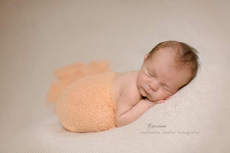 Michaela Stieler Kinder cocoon pictures Kinderfotografie Fotograf Neugeborene Babyfotografie Bremen Oldenburg Hamburg Verden Hannover Baby Neugeborenenfotografie Kinderfotos Fotografie Babyfotos