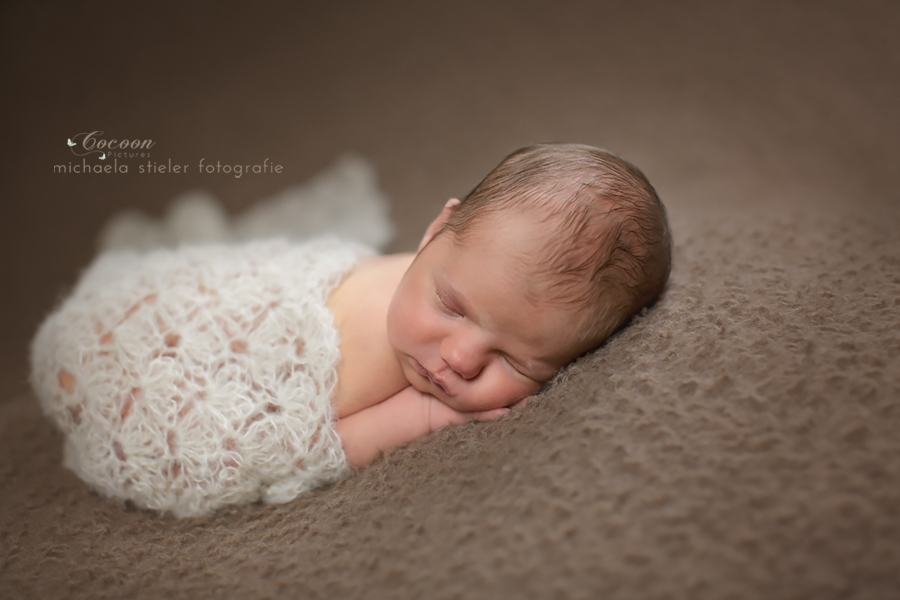 Michaela Stieler Kinder cocoon pictures Kinderfotografie Fotograf Neugeborene Babyfotografie Bremen Oldenburg Hamburg Verden Hannover Baby Neugeborenenfotografie Kinderfotos Fotografie Babyfotos