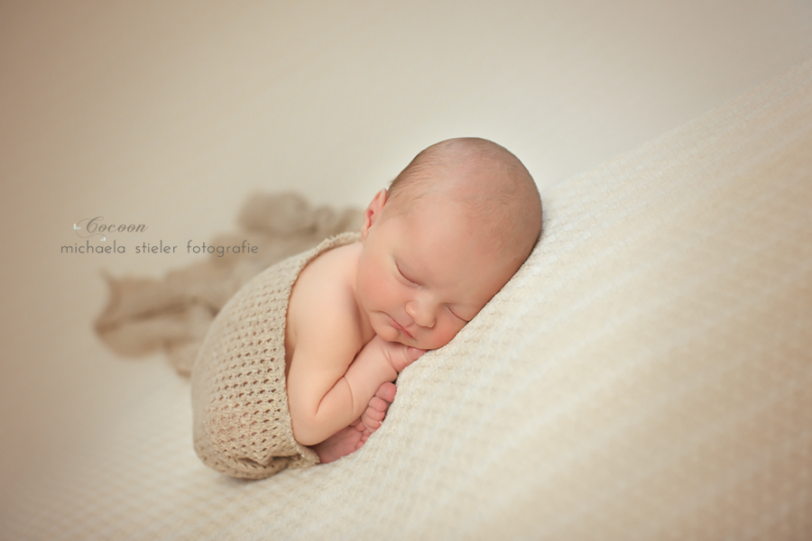 Michaela Stieler Kinder cocoon pictures Kinderfotografie Fotograf Neugeborene Babyfotografie Bremen Oldenburg Hamburg Verden Hannover Baby Neugeborenenfotografie Kinderfotos Fotografie Babyfotos