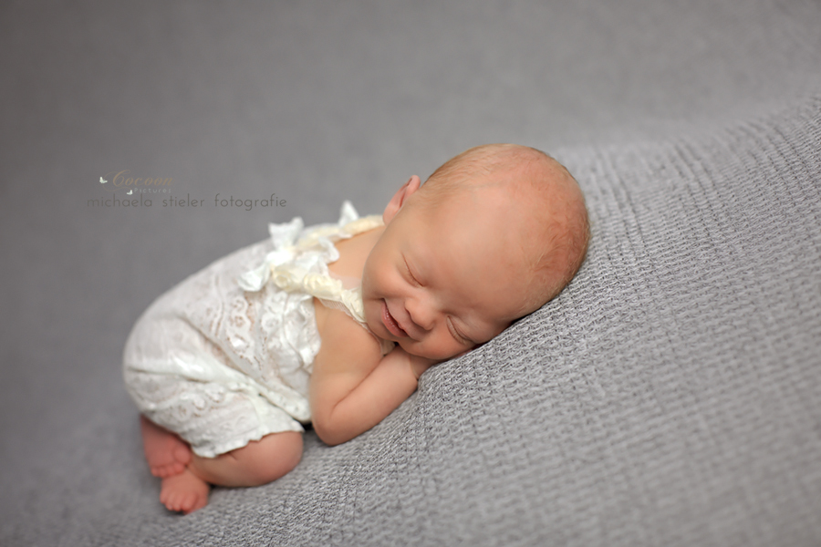 Michaela Stieler Kinder cocoon pictures Kinderfotografie Fotograf Neugeborene Babyfotografie Bremen Oldenburg Hamburg Verden Hannover Baby Neugeborenenfotografie Kinderfotos Fotografie Babyfotos