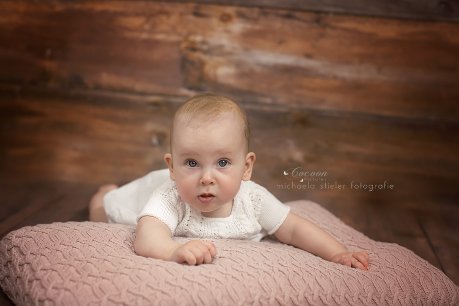 Michaela Stieler Kinder cocoon pictures Kinderfotografie Fotograf Neugeborene Babyfotografie Bremen Oldenburg Hamburg Verden Hannover Baby Neugeborenenfotografie Kinderfotos Fotografie Babyfotos
