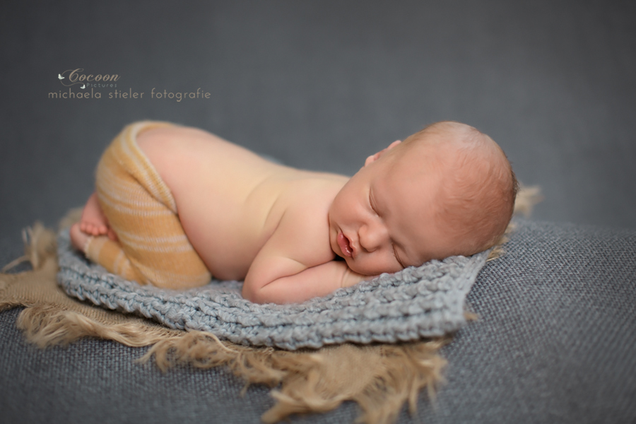 Michaela Stieler Kinder cocoon pictures Kinderfotografie Fotograf Neugeborene Babyfotografie Bremen Oldenburg Hamburg Verden Hannover Baby Neugeborenenfotografie Kinderfotos Fotografie Babyfotos