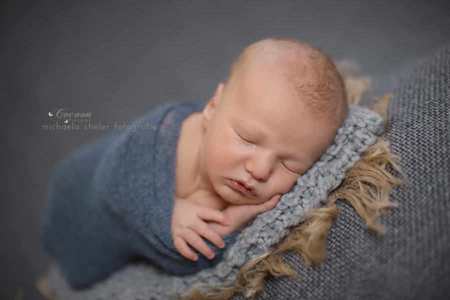 Michaela Stieler Kinder cocoon pictures Kinderfotografie Fotograf Neugeborene Babyfotografie Bremen Oldenburg Hamburg Verden Hannover Baby Neugeborenenfotografie Kinderfotos Fotografie Babyfotos
