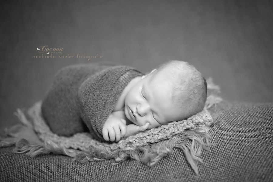 Michaela Stieler Kinder cocoon pictures Kinderfotografie Fotograf Neugeborene Babyfotografie Bremen Oldenburg Hamburg Verden Hannover Baby Neugeborenenfotografie Kinderfotos Fotografie Babyfotos