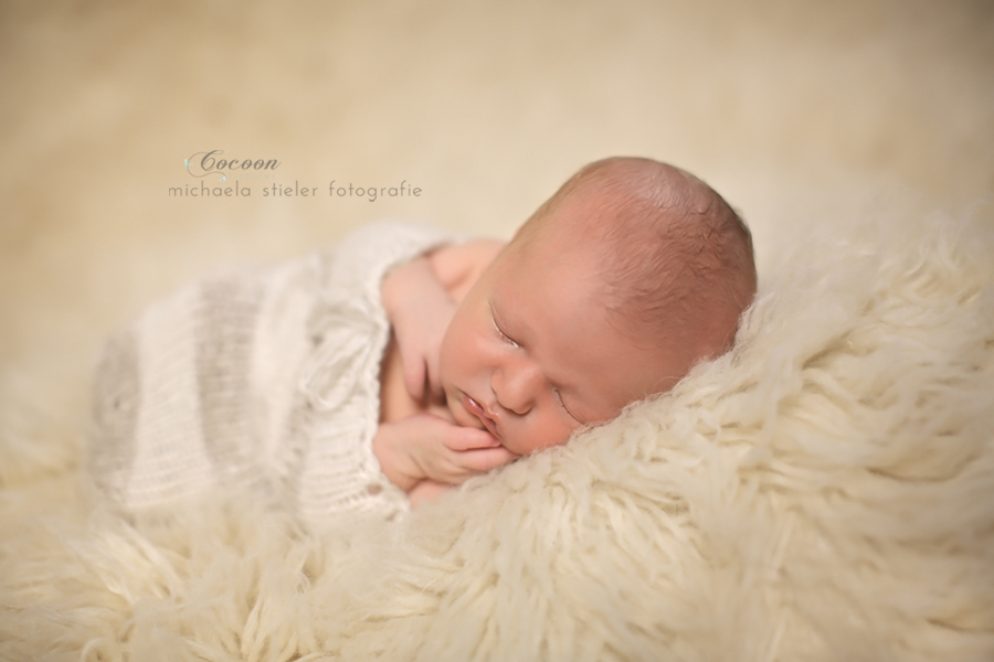 Michaela Stieler Kinder cocoon pictures Kinderfotografie Fotograf Neugeborene Babyfotografie Bremen Oldenburg Hamburg Verden Hannover Baby Neugeborenenfotografie Kinderfotos Fotografie Babyfotos