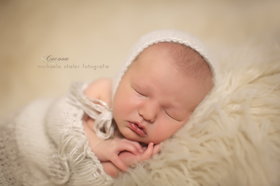 Michaela Stieler Kinder cocoon pictures Kinderfotografie Fotograf Neugeborene Babyfotografie Bremen Oldenburg Hamburg Verden Hannover Baby Neugeborenenfotografie Kinderfotos Fotografie Babyfotos