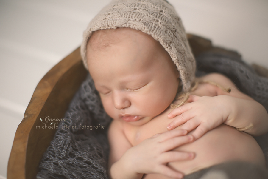 Michaela Stieler Kinder cocoon pictures Kinderfotografie Fotograf Neugeborene Babyfotografie Bremen Oldenburg Hamburg Verden Hannover Baby Neugeborenenfotografie Kinderfotos Fotografie Babyfotos