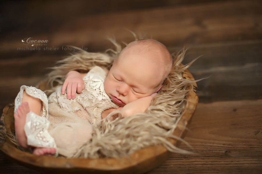 Michaela Stieler Kinder cocoon pictures Kinderfotografie Fotograf Neugeborene Babyfotografie Bremen Oldenburg Hamburg Verden Hannover Baby Neugeborenenfotografie Kinderfotos Fotografie Babyfotos