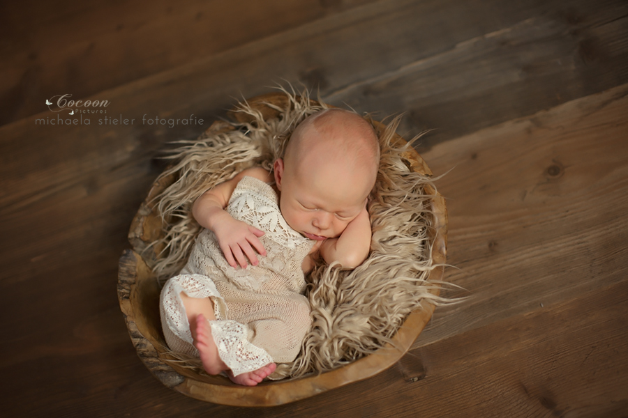 Michaela Stieler Kinder cocoon pictures Kinderfotografie Fotograf Neugeborene Babyfotografie Bremen Oldenburg Hamburg Verden Hannover Baby Neugeborenenfotografie Kinderfotos Fotografie Babyfotos