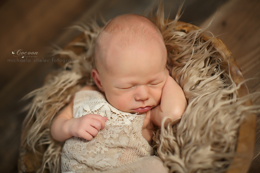 Michaela Stieler Kinder cocoon pictures Kinderfotografie Fotograf Neugeborene Babyfotografie Bremen Oldenburg Hamburg Verden Hannover Baby Neugeborenenfotografie Kinderfotos Fotografie Babyfotos
