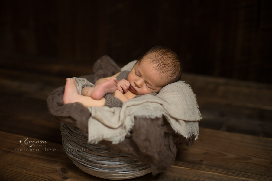 Michaela Stieler Kinder cocoon pictures Kinderfotografie Fotograf Neugeborene Babyfotografie Bremen Oldenburg Hamburg Verden Hannover Baby Neugeborenenfotografie Familienfotos Kinderfotos Fotografie Babyfotos
