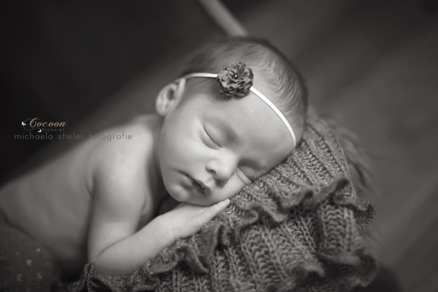 Michaela Stieler Kinder cocoon pictures Kinderfotografie Fotograf Neugeborene Babyfotografie Bremen Oldenburg Hamburg Verden Hannover Baby Neugeborenenfotografie Familienfotos Kinderfotos Fotografie Babyfotos