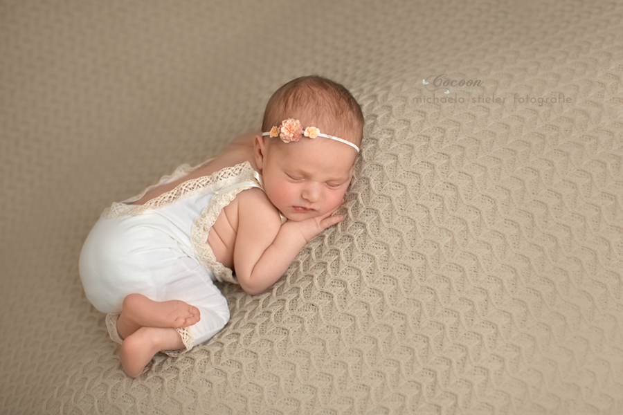 Michaela Stieler Kinder cocoon pictures Kinderfotografie Fotograf Neugeborene Babyfotografie Bremen Oldenburg Hamburg Verden Hannover Baby Neugeborenenfotografie Familienfotos Kinderfotos Fotografie Babyfotos