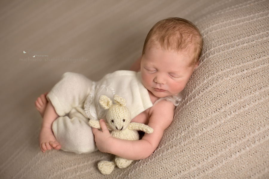 Michaela Stieler Kinder cocoon pictures Kinderfotografie Fotograf Neugeborene Babyfotografie Bremen Oldenburg Hamburg Verden Hannover Baby Neugeborenenfotografie Familienfotos Kinderfotos Fotografie Babyfotos