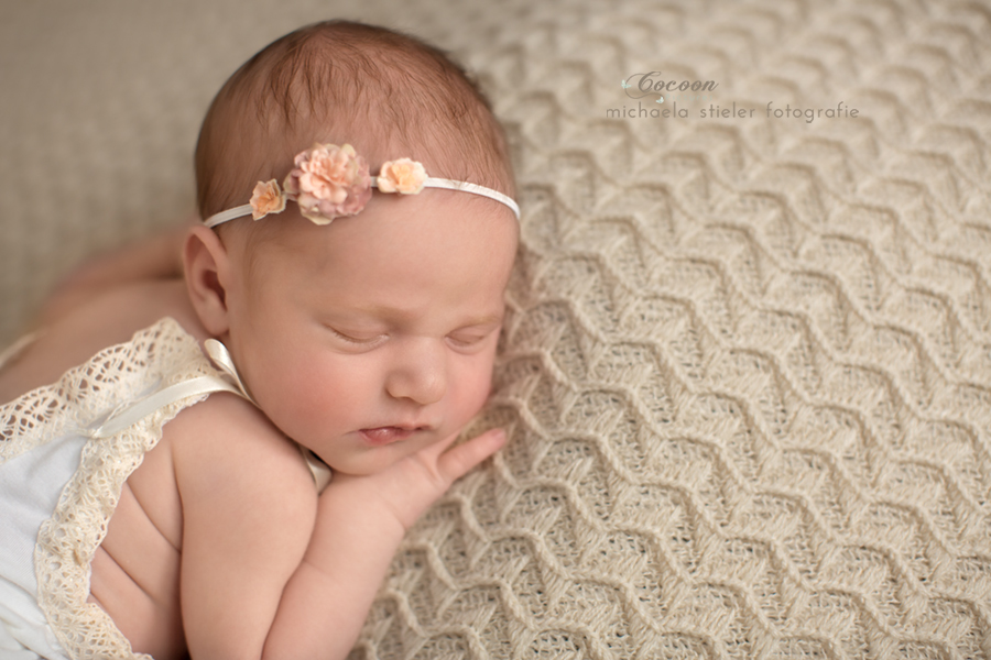 Michaela Stieler Kinder cocoon pictures Kinderfotografie Fotograf Neugeborene Babyfotografie Bremen Oldenburg Hamburg Verden Hannover Baby Neugeborenenfotografie Familienfotos Kinderfotos Fotografie Babyfotos