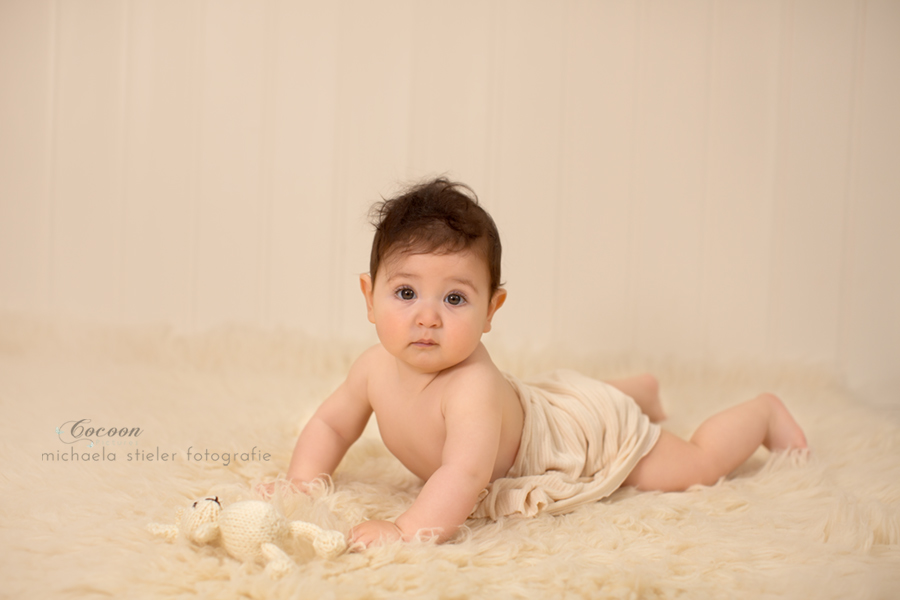 Michaela Stieler Kinder cocoon pictures Kinderfotografie Fotograf Neugeborene Babyfotografie Bremen Oldenburg Hamburg Verden Hannover Baby Neugeborenenfotografie Familienfotos Kinderfotos Fotografie Babyfotos