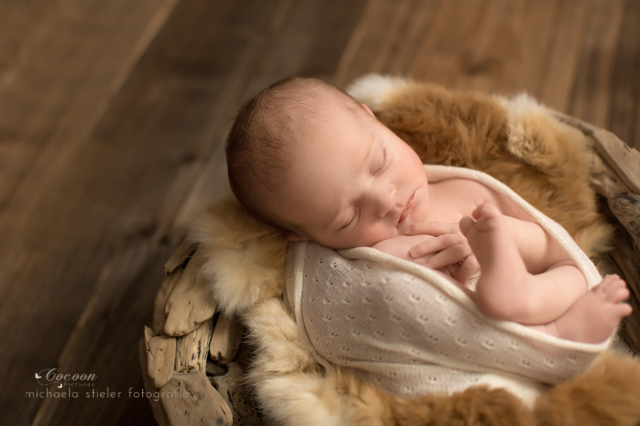 Michaela Stieler Kinder cocoon pictures Kinderfotografie Fotograf Neugeborene Babyfotografie Bremen Oldenburg Hamburg Verden Hannover Baby Neugeborenenfotografie Familienfotos Kinderfotos Fotografie Babyfotos