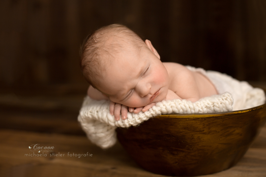 Michaela Stieler Kinder cocoon pictures Kinderfotografie Fotograf Neugeborene Babyfotografie Bremen Oldenburg Hamburg Verden Hannover Baby Neugeborenenfotografie Familienfotos Kinderfotos Fotografie Babyfotos